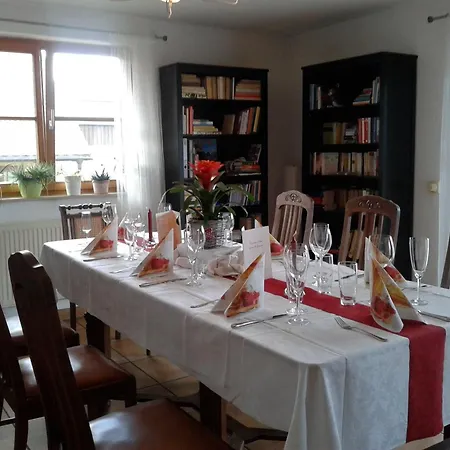 In Hinterjessen Mit Terrasse, Gemeinsamem Pool Und Grill Apartment Pirna