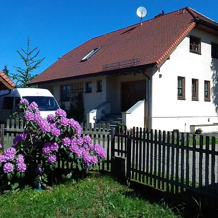 In Hinterjessen Mit Terrasse, Gemeinsamem Pool Und Grill Apartment Pirna